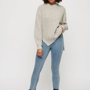 Cute high waisted light wash jeans 👖